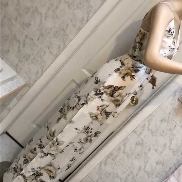 IVORY FLORAL MAXI DRESS - Picture 3 of 6
